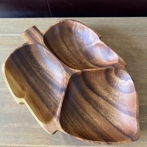 Beautiful Monkey wood divided dish. Excellent condition. Measures 11”x7.25”x1.5”